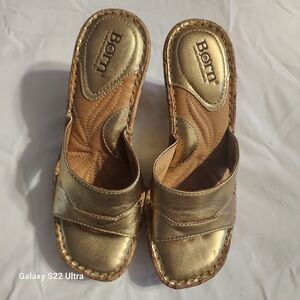Born Leather Gold Metallic Floral 3" Wedge Shoes Size 6
